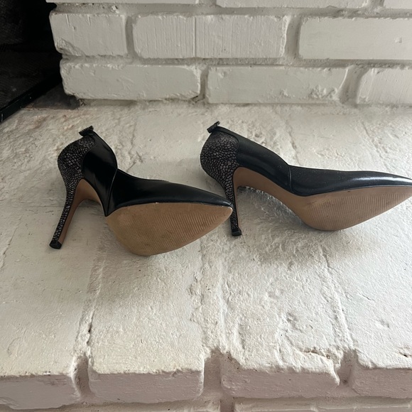 Jessica Simpson Black and Snakeskin Pumps -8.5 - Picture 3 of 3